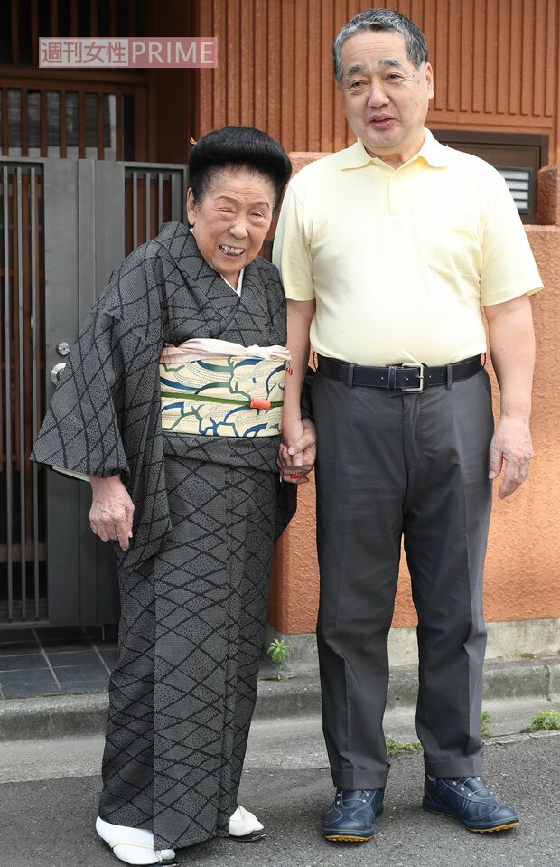 2017年、内海桂子さんの取材時、24歳年下の夫・成田常也さんが側で支えて