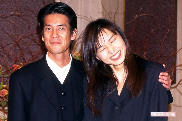 1995年、唐沢寿明と山口智子の結婚会見