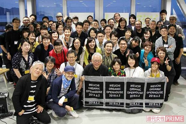 人気のファンイベント。本社や工場を見学し、社員や職人と交流する