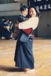 2歳のとき、弟と。10年間続けた剣道でみどりさんの負けん気が培われた