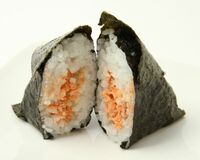 『ごはんソムリエ』がコンビニ各社の鮭おにぎりを徹底比較