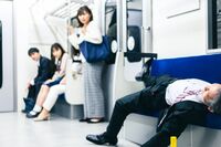 新幹線・電車に出現するモンスター客にガマンの限界!ダイアン津田にヒコロヒーも遭遇した迷惑行為、もっと…