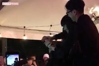 秋元梢、幸せそうな表情を浮かべてシャンパンをラッパ飲みする一幕も