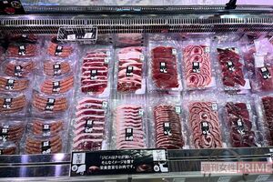 東広島市にある道の駅のジビエコーナー。鹿やいのししのロースやもも肉、バラ肉などが売られている。ソーセージも人気がある