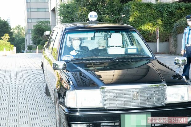 東京地裁に到着した飯塚被告