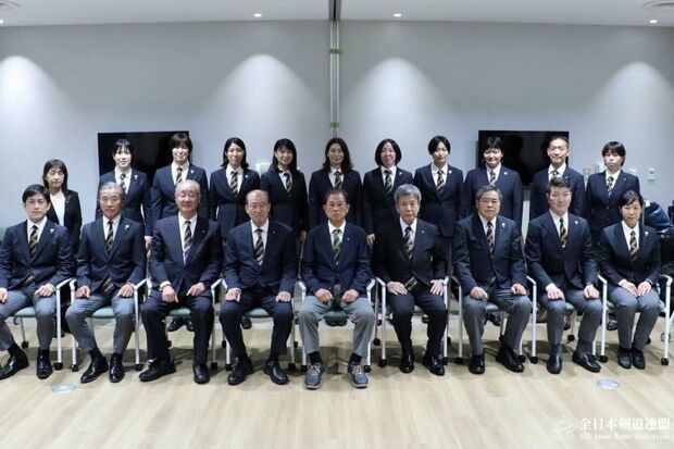 物議を醸した全日本剣道連盟の投稿した女子代表の集合写真（全日本剣道連盟のFlickrより）