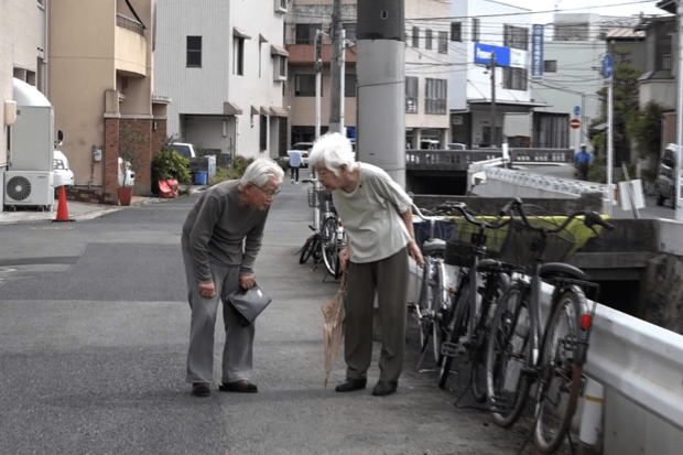 認知症の母と寄り添う父の日常を記録したドキュメンタリーを撮影