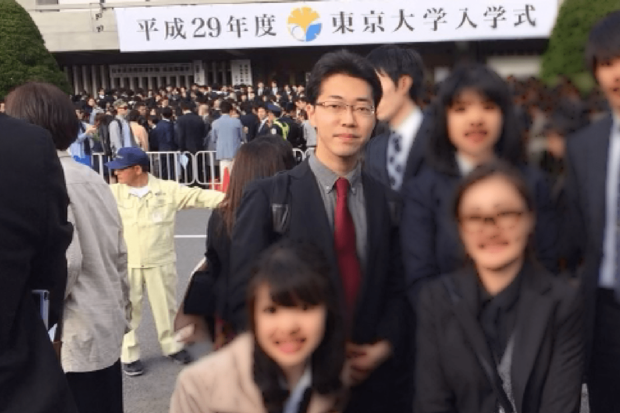 武道館で行われた大学院入学式。自分が生まれ育った環境にはいなかった人たちばかり