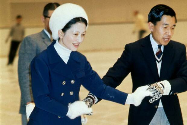 札幌国際冬季スポーツ大会訪問前にアイススケート　昭和46（1971）年2月7日