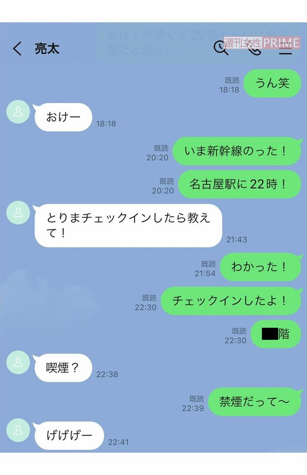 Aさんのチェックインを待つ山本亮太。室内禁煙に不満も