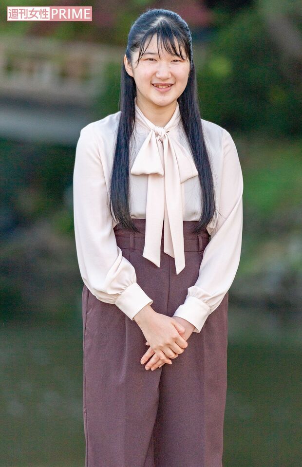 19歳のお誕生日写真。コロナ禍のため授業のない時間や休日は両陛下と一緒に過ごす時間を大切にされ、感染に留意して運動をされていた