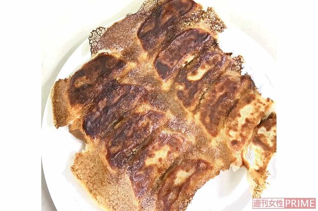 47年のロングセラー、味の素冷凍「ギョーザ」。料理をまったくしない編集Tが挑戦しても羽ができた！