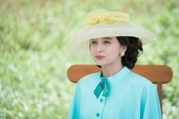 大富豪のご令嬢を演じる石田ニコル　(c)NHK