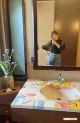 外出先で、洗面台がかわいくて思わずパシャリ。季節の花が飾ってあると気分も和みます