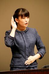 紀子さまから手ほどきを受け、「手話スピーチコンテスト」でご披露（’14年8月）