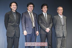 左から白井晃、松尾諭、草なぎ剛、小林勝也　撮影／高梨俊浩