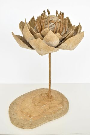 蓮と子どもを合わせた「蓮太郎」(写真)ほか、すべて新作で挑む個展を開催。ダンボール造形の世界を、ぜひ体感してみて!