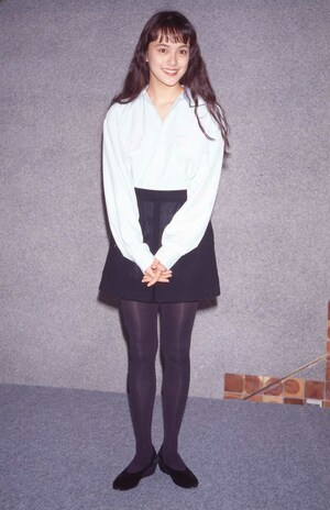 牧瀬里穂。バレエで鍛えたプロポーションも大きな武器であった（1992年8月26日『二十歳の約束』制作発表で）