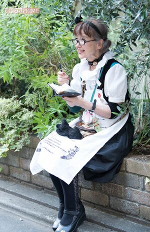 “メモ魔セツコ”のお気に入りは、いただきものの革手帳。万年筆とともに持ち歩く