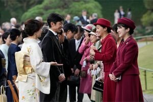 愛子さまと佳子さまが公務に励まれる様子。一緒の公務の際には楽しそうに会話されることも多い