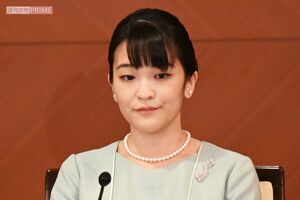 2021年10月26日、結婚記者会見に出席した小室眞子さん