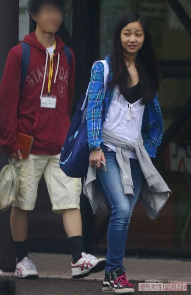 国際基督教大学時代はボーイッシュな服装を好まれていた(写真は2015年5月)