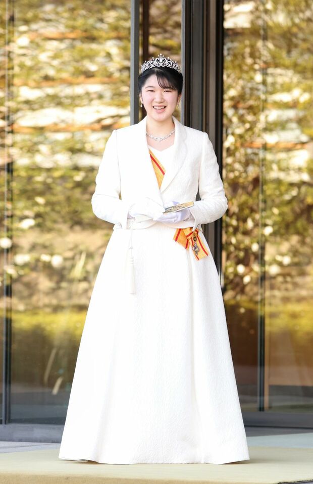 成人を迎えられた愛子さま(2021年12月5日)撮影/JMPA
