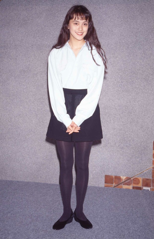 牧瀬里穂。バレエで鍛えたプロポーションも大きな武器であった（1992年8月26日『二十歳の約束』制作発表で）