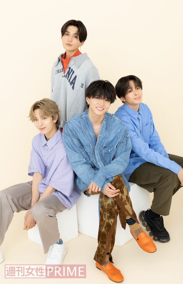 FANTASTICS（写真後列、八木勇征、下段左から木村慧人、佐藤大樹、澤本夏輝）　撮影／矢島泰輔