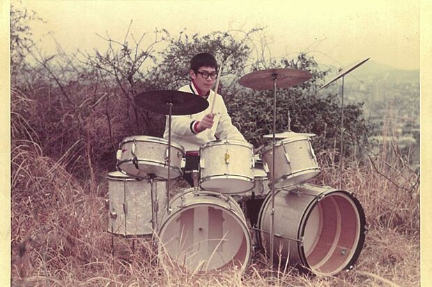 高校2年でドラムを始めた。とにかく目立つのが大好きだった