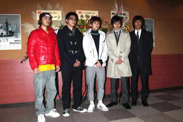 2010年、加治将樹が所属していたD-BOYSのメンバー。左から加治将樹、鈴木裕樹、柳下大、荒木宏文、山田悠介