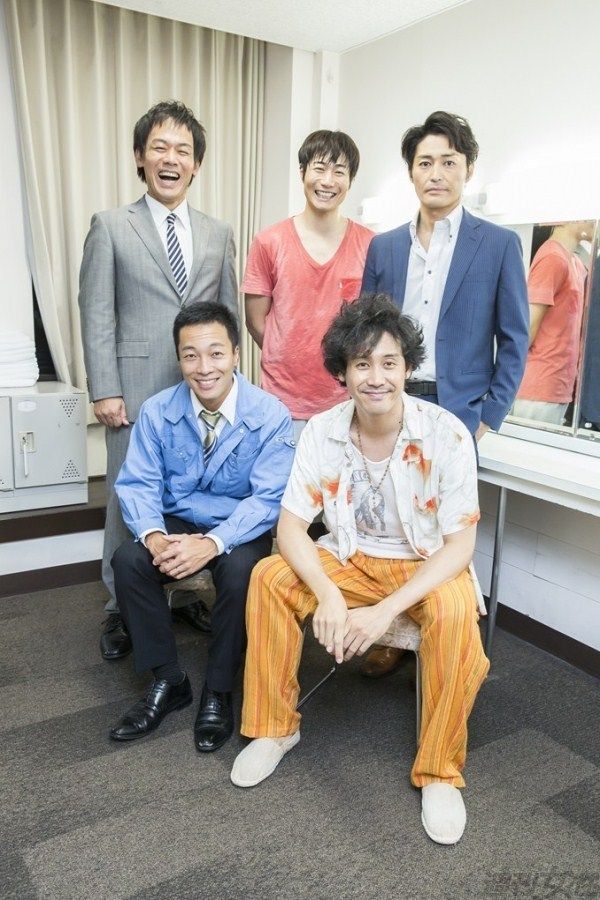 TEAM NACS。左から森崎博之、安田顕、戸次重幸、大泉洋、音尾琢