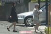 暴行事件後、臨月にもかかわらず義母とご贔屓筋を訪問する麻央さん('11年6月)