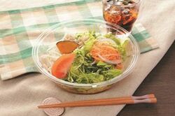 「1食分の野菜が摂れるごまだれのサラダうどん」（写真：ローソン）