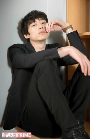 坂口健太郎　撮影／佐藤靖彦