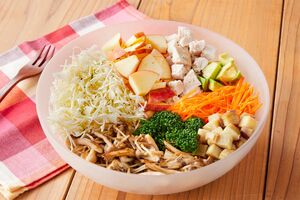 【昼】サラダボウルデラックス 撮影/KATOMI(STUDIOEYE)