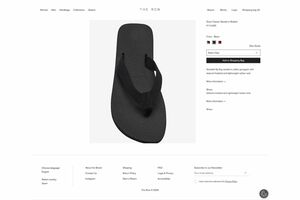 姉妹が手がける11万円超のビーサン（THE ROW公式サイトより）