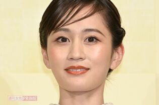 元AKB48・前田敦子、最後の写真集『Beste』の1枚に相次ぐ「ノーブラ」の指摘、大胆露出に戸惑いの声