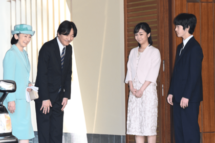 感染対策を徹底していたものの、秋篠宮さま以外のお三方がコロナに（写真は今年5月）