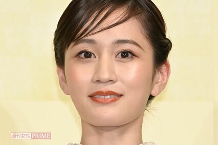 元AKB48・前田敦子、最後の写真集『Beste』の1枚に相次ぐ「ノーブラ」の指摘、大胆露出に戸惑いの声