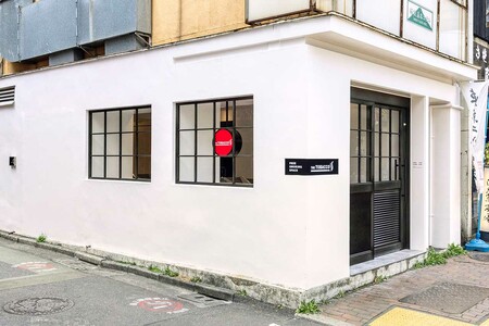 喫煙所『THE TOBACCO IIDABASHI』の外観