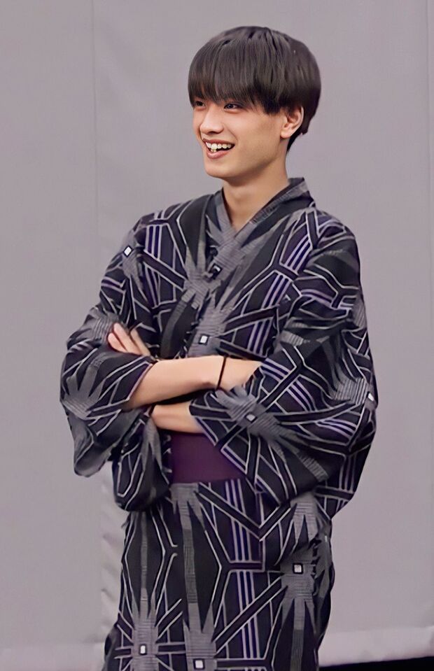 なにわ男子の高橋恭平、洋服にこだわりがある高橋は個性的な柄も着こなす。“浴衣は反則”とファン悶絶（写真／公式SNSより）
