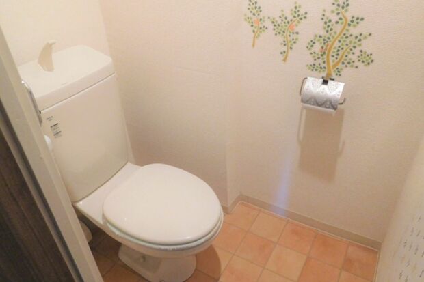 トイレはフタをしてから流す