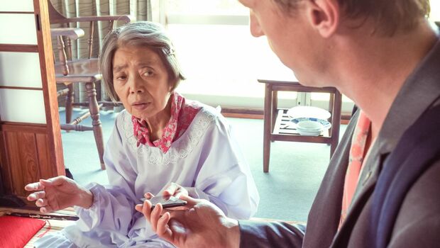 日本文化をこよなく愛し、長年、樹木さんに憧れていたというドイツ人の女性監督ドーリス・デリエ。樹木さんが女優として映画での最後の出演シーンとなった、歌謡曲『ゴンドラの唄』の一部を口ずさむシーンについて、「あの歌は、彼女が私たちに遺してくれた最後のメッセージのようでした」　(C)2019 OLGA FILM GMBH, ROLIZE GMBH & CO. KG