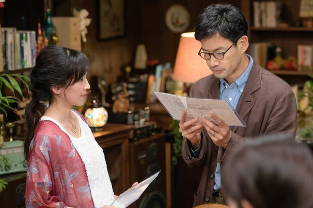 次第にお互いを意識し始める孝と京子。(c)NHK