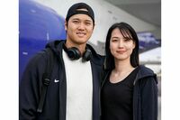 《ドジャース奥さま会》に3度目の降臨!大谷翔平の妻・真美子さんが身につける“白と黒”に込めた必勝のゲ…
