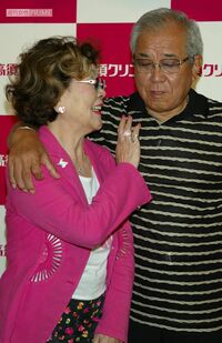 2005年8月、『高須クリニック』の美容イベントに出席した野村克也さん、沙知代さん夫妻