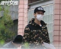 田口淳之介、脱退後に同居再開 小嶺麗奈と愛犬の散歩へ