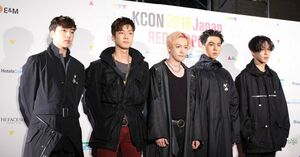 写真／レッドカーペットに登場したWINNER