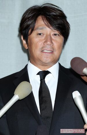 母の遺骨を盗まれた近藤真彦